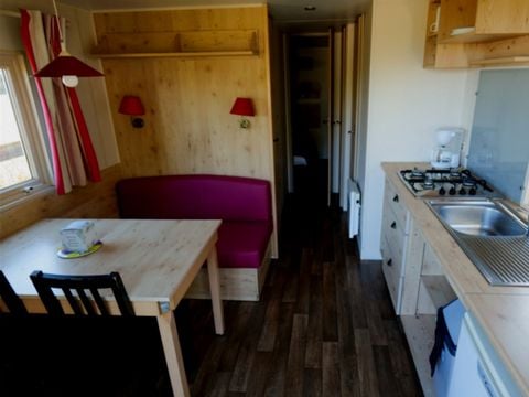 UNUSUAL ACCOMMODATION 4 people - 2-bedroom caravan with sea view