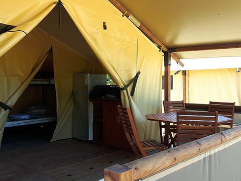 CANVAS AND WOOD TENT 4 people - FREEFLOWER without sanitary facilities