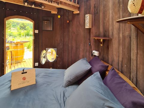 UNUSUAL ACCOMMODATION 4 people - L'OLIFOUDRE, with Jacuzzi and aperitif basket