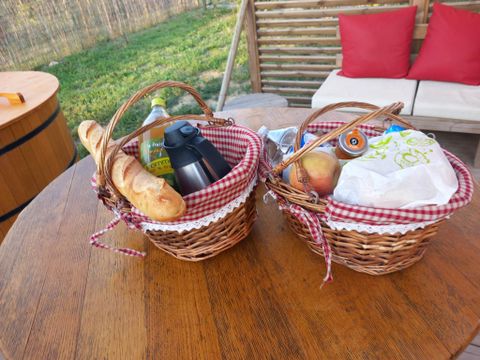 UNUSUAL ACCOMMODATION 4 people - L'OLIFOUDRE, with Jacuzzi and aperitif basket