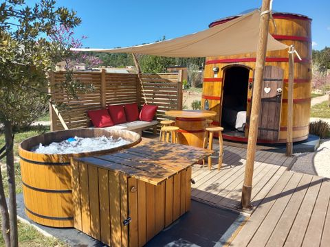 UNUSUAL ACCOMMODATION 4 people - L'OLIFOUDRE, with Jacuzzi and aperitif basket