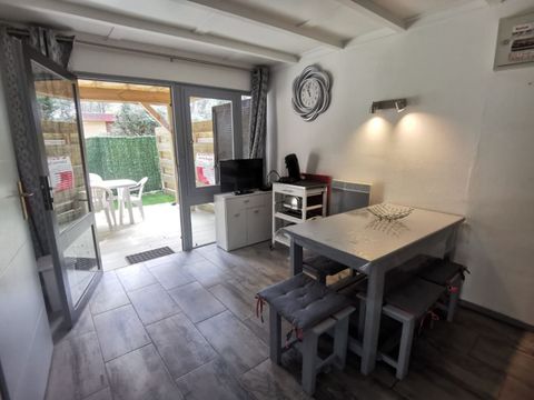 MOBILE HOME 2 people - COTTAGE SLEEPS 4 - FOUGERES