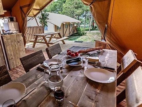 CANVAS AND WOOD TENT 6 people - Safari Lodge Tent | 3 Ch. | 6 Pers. | 1 SDB | Clim.