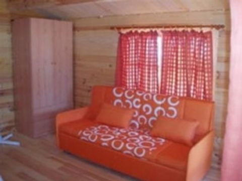 CHALET 4 people - without kitchen - without sanitary facilities