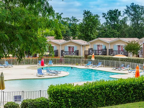 Camping Residence Le Domaine Du Golf D Albret Bis Barbaste Preise Und Reservierungen