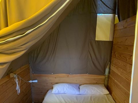 CANVAS AND WOOD TENT 5 people - The Amazon (without sanitary facilities)