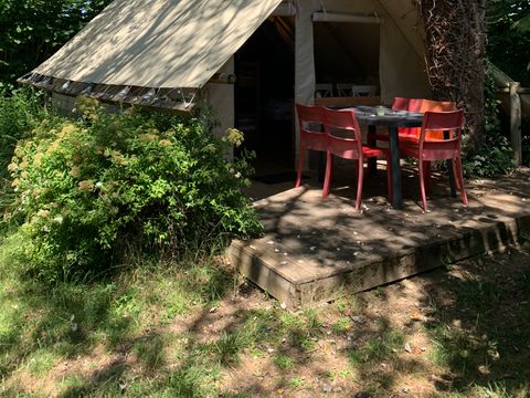 CANVAS AND WOOD TENT 5 people - The Amazon (without sanitary facilities)