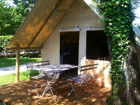 CANVAS AND WOOD TENT 5 people - The Amazon (without sanitary facilities)