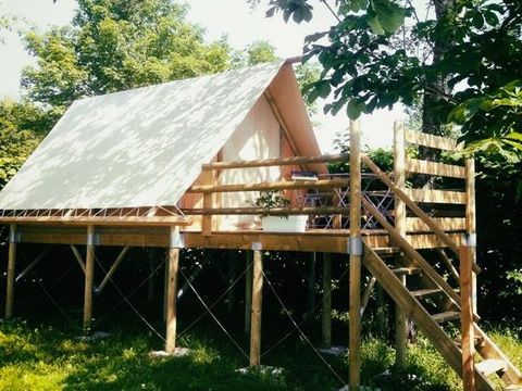 UNUSUAL ACCOMMODATION 2 people - La Canadienne on stilts (without sanitary facilities)