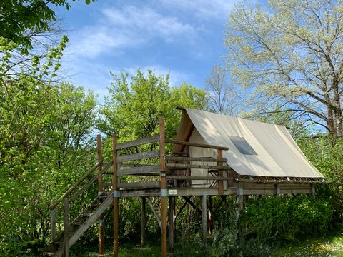 UNUSUAL ACCOMMODATION 2 people - La Canadienne on stilts (without sanitary facilities)