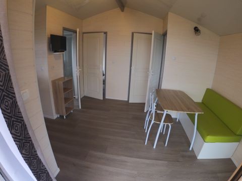 CHALET 4 personnes - Chalet Premium 30m² (2 chambres) + terrasse couverte 12m² + clim + TV