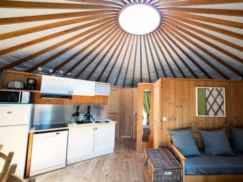 UNUSUAL ACCOMMODATION 8 people - Large Yurt 3 Rooms 6/8 persons Air-conditioned