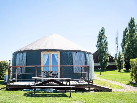 HÉBERGEMENT INSOLITE 4 personnes - Yourte Moyenne 3 Pièces 4/6 personnes Climatisée + Jacuzzi