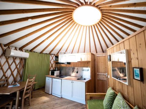 UNUSUAL ACCOMMODATION 4 people - Medium Yurt 3 Rooms 4/6 persons Air conditioned + Jacuzzi