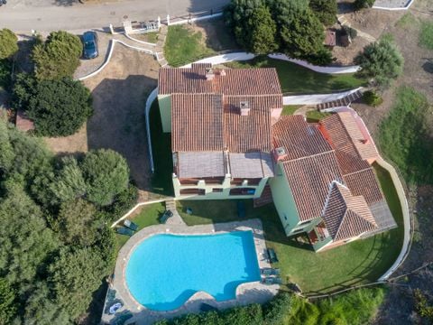 VILLA 4 personnes - In, accès à la piscine commune