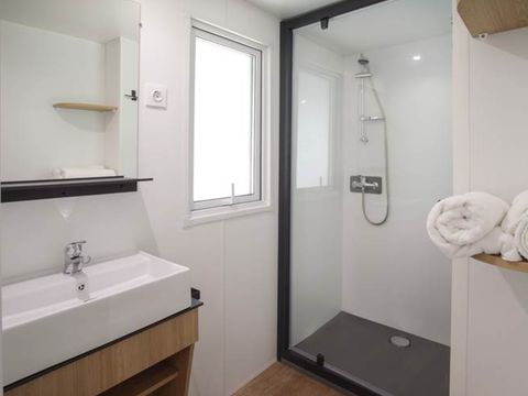 MOBILHOME 4 personnes - Mobil-home Nest29  30,8 m²- 2 chambres + Terrasse couverte + TV