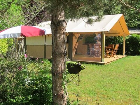 CANVAS AND WOOD TENT 5 people - Lodge VICTORIA 30m² - Luxury finish (Saturday to Saturday)