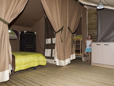 CANVAS AND WOOD TENT 5 people - NIAGARA Lodge 40m² with bathroom (Saturday to Saturday)