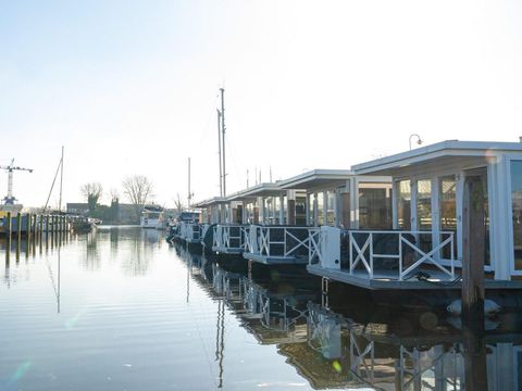 Houseboats Lemmer - Camping De Friese Meren - Image N°3