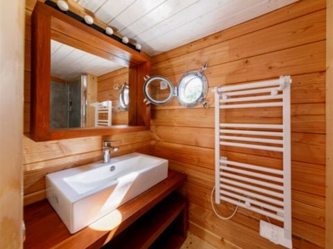 HÉBERGEMENT INSOLITE 3 personnes - Lodge Boat 1 cabine 1 à 3 personnes