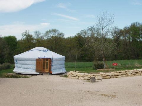 HÉBERGEMENT INSOLITE 4 personnes - Yourte (28 m² )