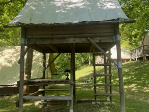 HÉBERGEMENT INSOLITE 2 personnes - Cabane perchée