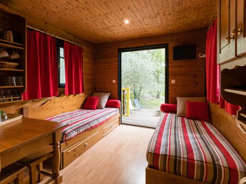 LODGE 5 personnes - Roulotte ( Séjour Deluxe ) climatisée / avec petit déjeuner / 2 pers inclus / Spa privatif en option