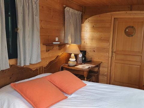 LODGE 2 people - Air-conditioned hotel gypsy caravan with breakfast / Optional private spa