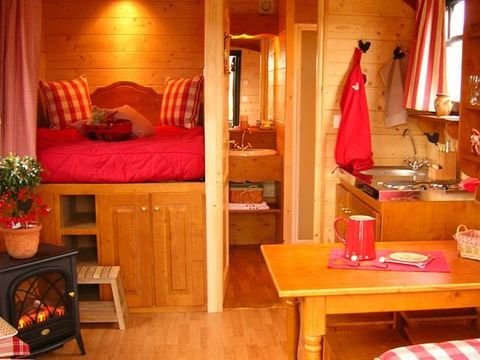 LODGE 5 personnes - Roulotte ( Séjour Premium ) climatisée/ tout inclus version luxe avec Spa privatif / 2 pers inclus