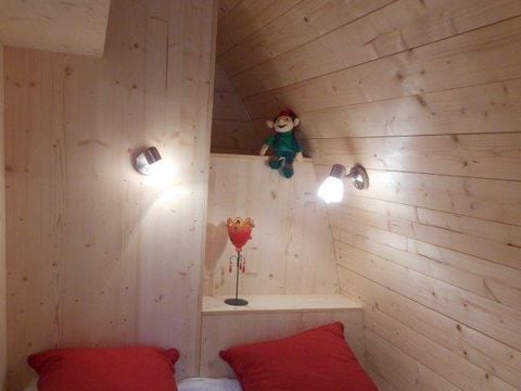 UNUSUAL ACCOMMODATION 3 people - Air-conditioned forest hut ( with breakfast and private Spa unlimited access ) / 2 pers included