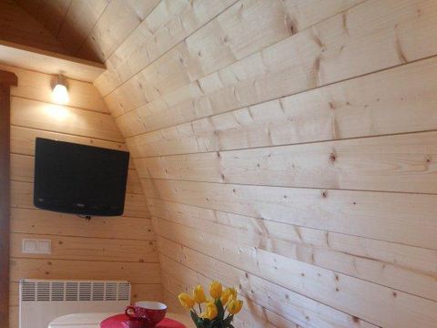 HÉBERGEMENT INSOLITE 3 personnes - Cabane Forestière climatisée ( avec petit déjeuner et Spa privatif accès illimité ) / 2 pers inclus