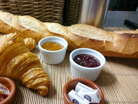 HÉBERGEMENT INSOLITE 3 personnes - Cabane Forestière climatisée ( avec petit déjeuner et Spa privatif accès illimité ) / 2 pers inclus