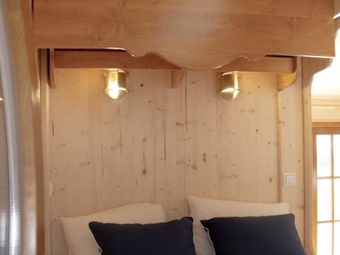 CHALET 6 personnes - Cabane de Sam climatisée ( petite maison de famille, spa privatif sur la terrasse ) / 5 pers inclus