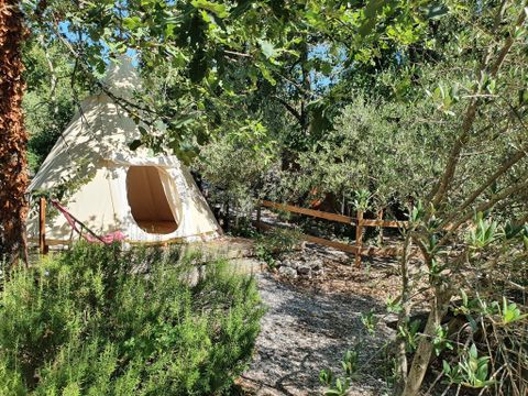 TENT 2 people - TIPI LODGE 6 m² for 2 people with breakfast and private Jacuzzi with unlimited access