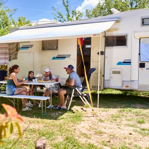 EMPLACEMENT - Emplacement : camping car + électricité + eau