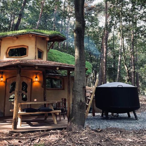 UNUSUAL ACCOMMODATION 4 people - Tiny house Hobbit with hot tub