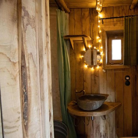 UNUSUAL ACCOMMODATION 4 people - Tiny house Hobbit with hot tub