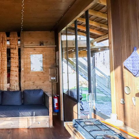 UNUSUAL ACCOMMODATION 5 people - Tiny house Treetrunk with hot tub