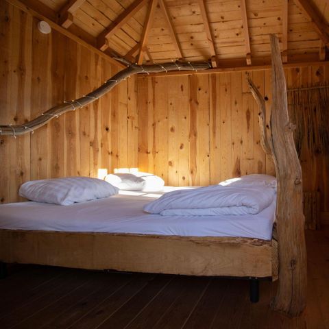 UNUSUAL ACCOMMODATION 6 people - Treehouse with hot tub