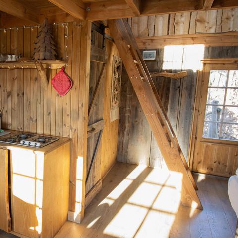 UNUSUAL ACCOMMODATION 6 people - Treehouse with hot tub