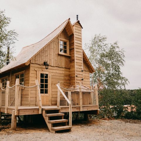 UNUSUAL ACCOMMODATION 6 people - Treehouse with hot tub