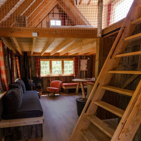 UNUSUAL ACCOMMODATION 6 people - Treehouse with hot tub