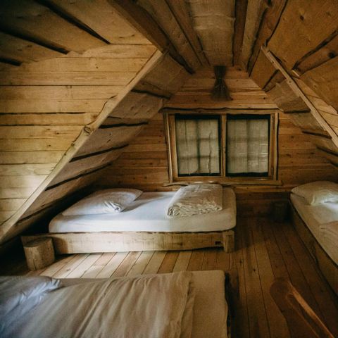 UNUSUAL ACCOMMODATION 4 people - Treehouse with hot tub