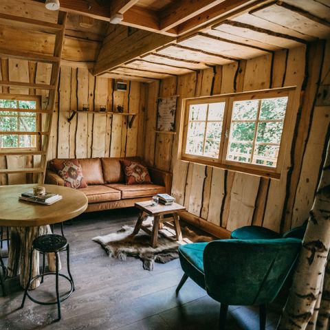 UNUSUAL ACCOMMODATION 4 people - Treehouse with hot tub