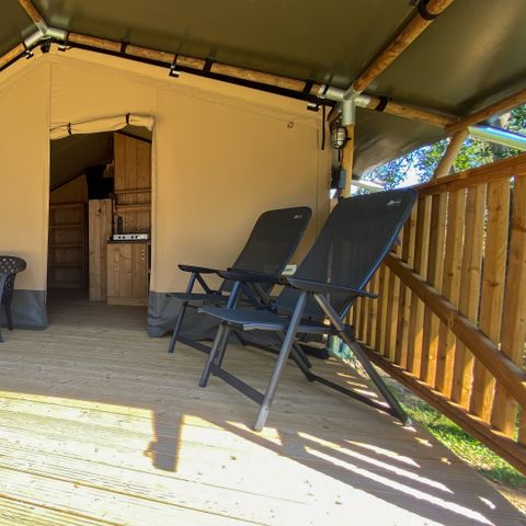 CANVAS AND WOOD TENT 4 people - including sanitary facilities