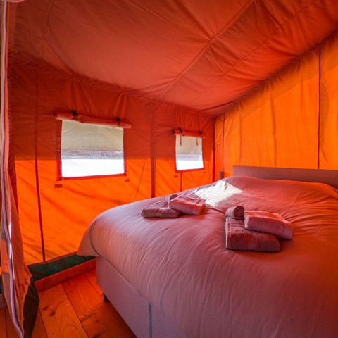 CANVAS AND WOOD TENT 4 people - Hoeve Klein Haneveld - safari tent 4 persons