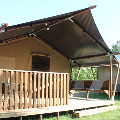 CANVAS AND WOOD TENT 4 people - including sanitary facilities