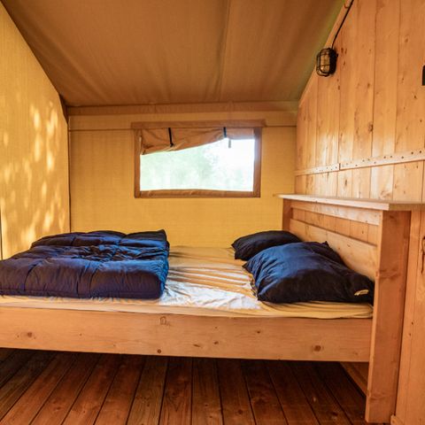 CANVAS AND WOOD TENT 6 people - including sanitary facilities