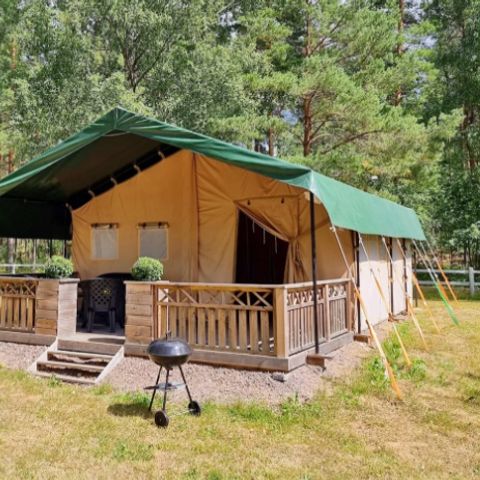 CANVAS AND WOOD TENT 6 people - incl. private sanitary facilities