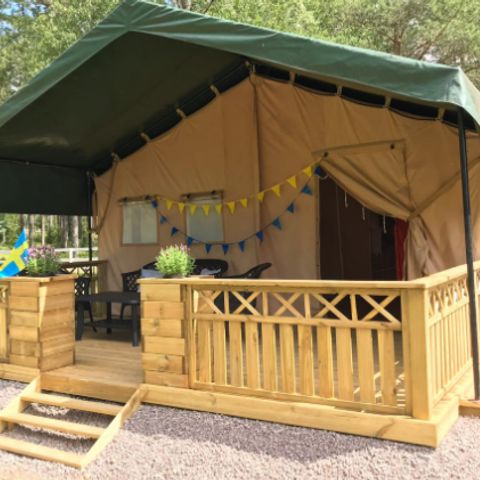 CANVAS AND WOOD TENT 4 people - incl. private sanitary facilities